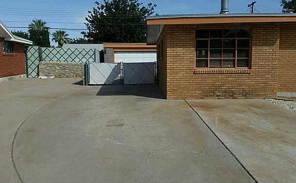 2nd image of 1312 Oakdale St