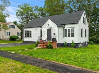 21 Pembrook Rd, North Andover, MA 01845