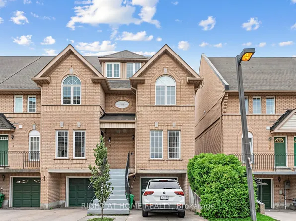 80 Strathaven Dr #31, Mississauga, ON L5R 3V9