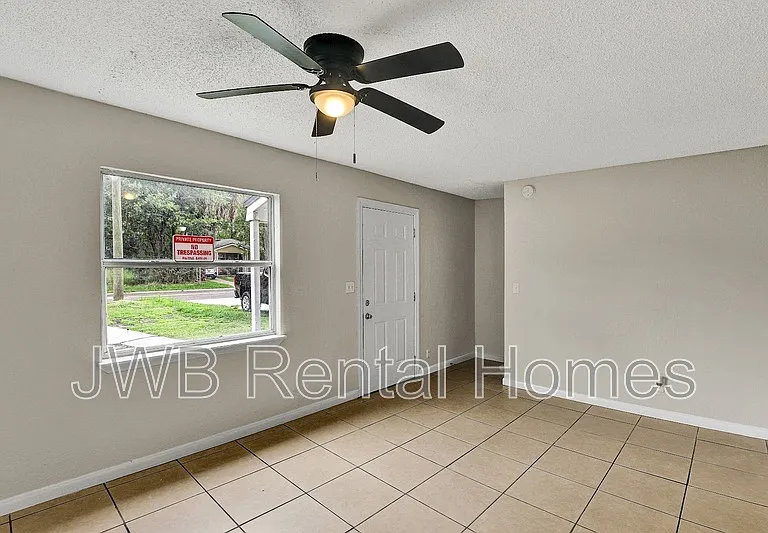 1842 Broadway Ave — Photo 4