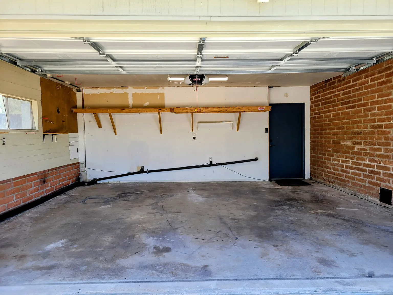 4 bed, 1932 sqft, $2,695 — Photo 2
