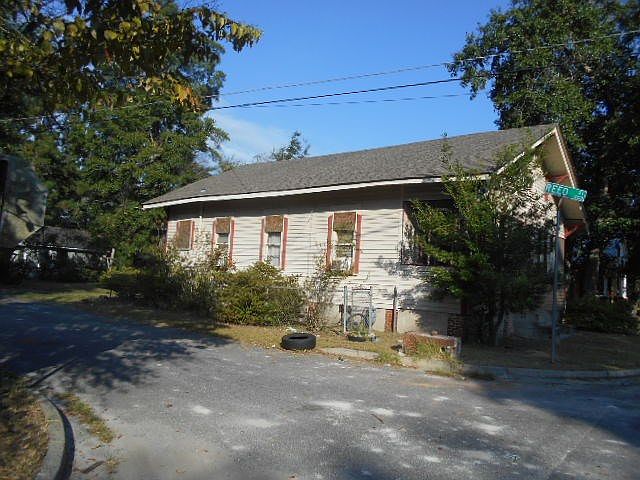 2nd image of 606 Holiday St