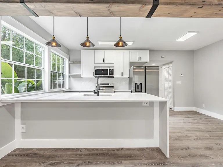 186 22nd Ave N #1 — Photo 3