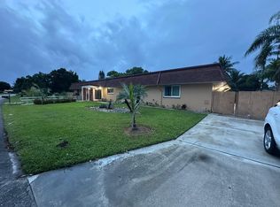 1616 Crandon Ave, Mangonia Park, FL 33407