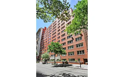40 Clinton Street in Brooklyn Heights