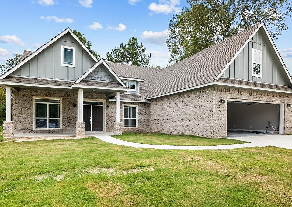 1st image of 141 Rustic Pines Dr