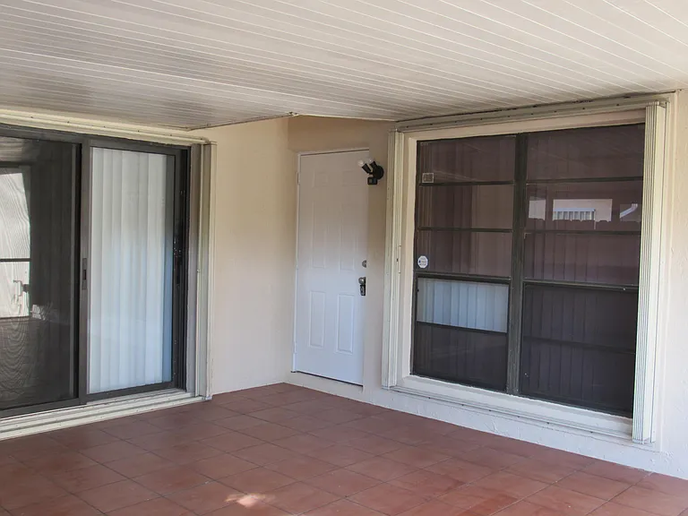 1065 Manor Dr — Photo 16