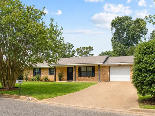 107 Tanglewood Dr, Palestine, TX 75803