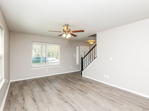 4th image of 918 Park Place Blvd
