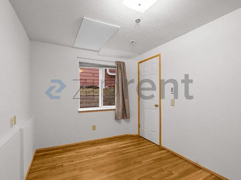 GFS Bedroom to Entry