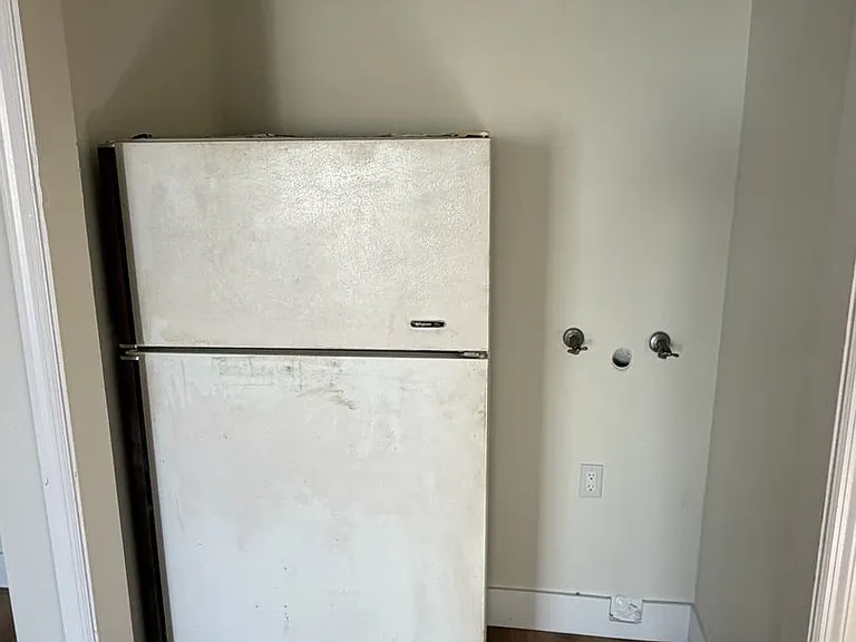 425 Center St — Photo 4