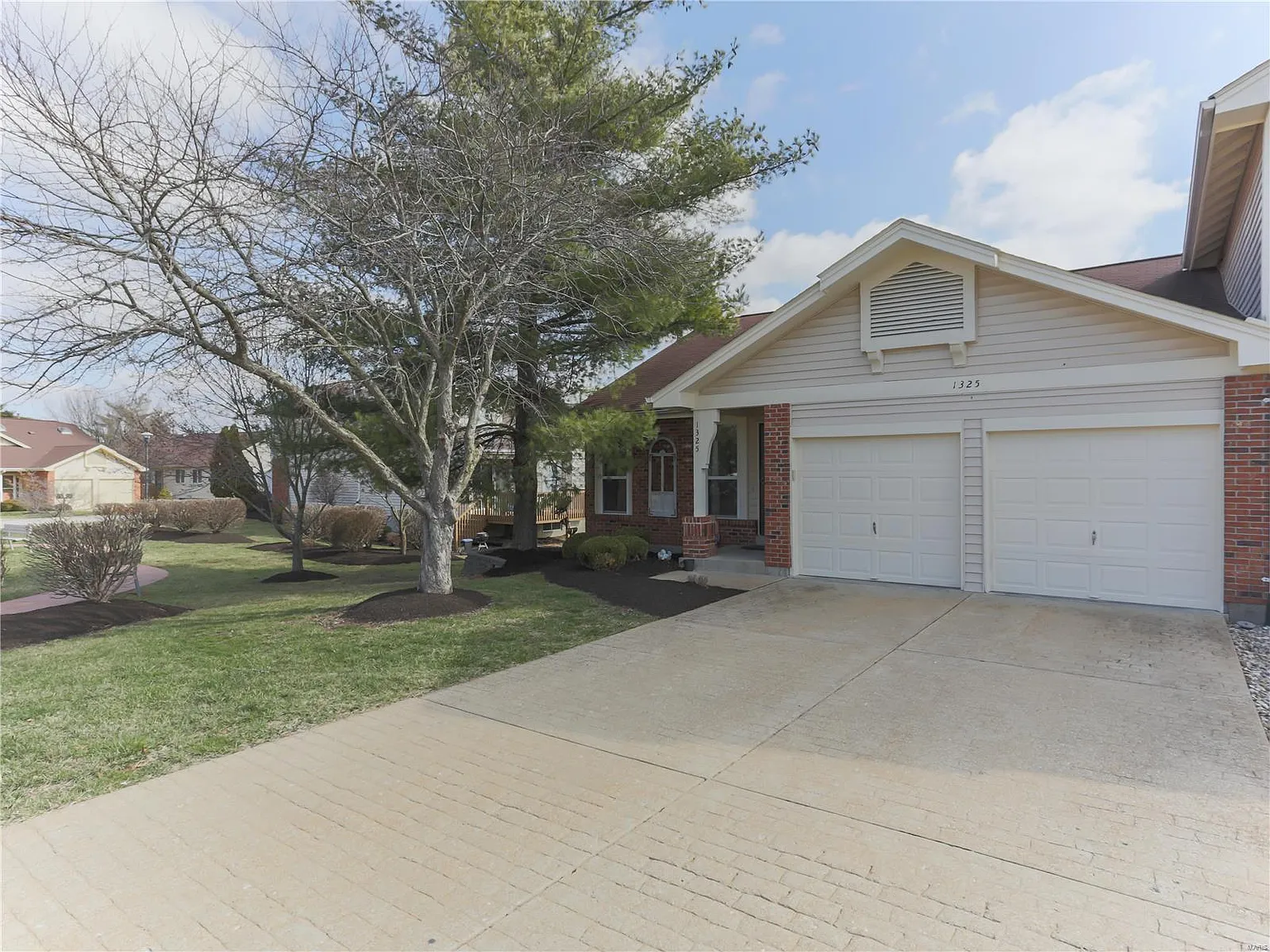 1325 Stone Run Dr photo 1