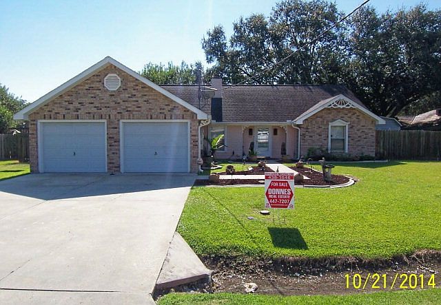 1st image of 102 Bayou Woods Dr