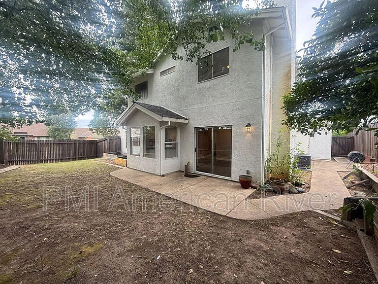 3400 Cobblestone Dr — Photo 20