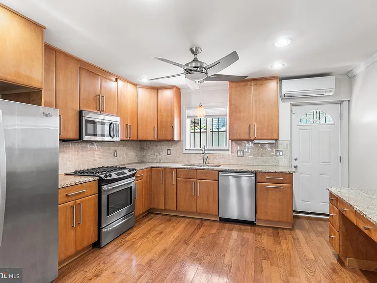 1725 S Iseminger St — Photo 9