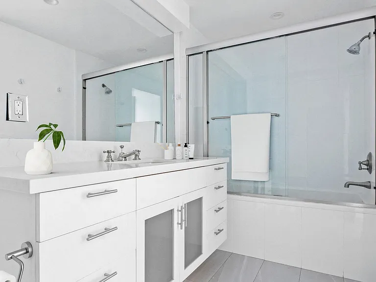 1025 Ocean Avenue — Photo 8