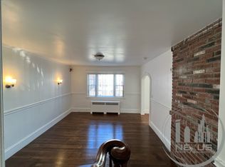 328 2nd Ave #1F, Woonsocket, RI 02895