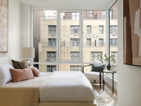 135 East 47th Street image 4 of 14