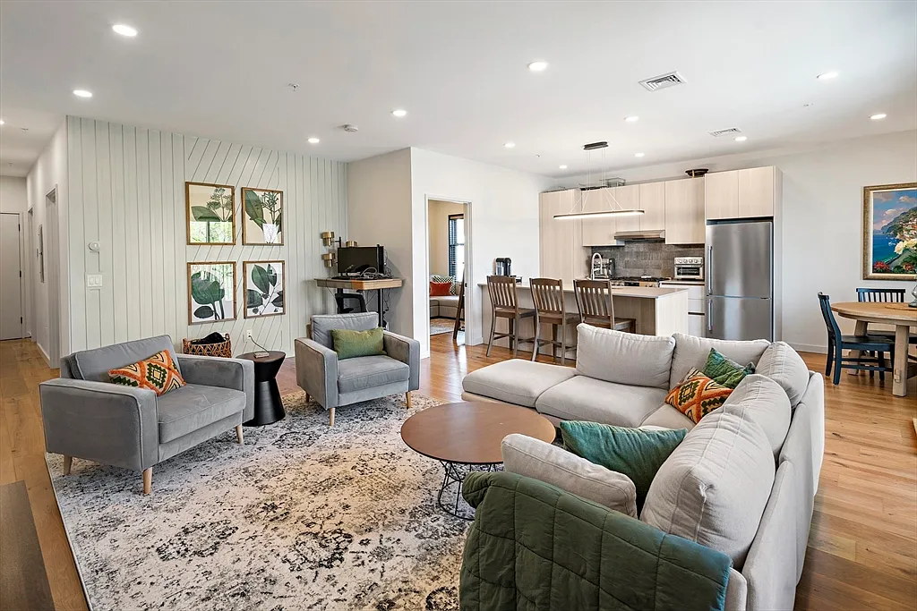 2 bed, 2.0 bath, 1252 sqft, $3,750 — Photo 4