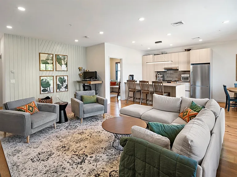 211 Condor St #8 — Photo 4