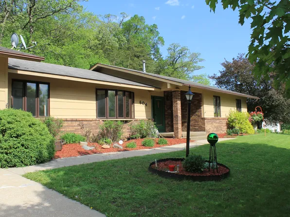 604 Shady Lane Dr, Decorah, IA 52101