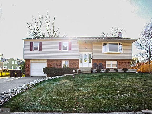 2nd image of 227 Hyde Park Pl