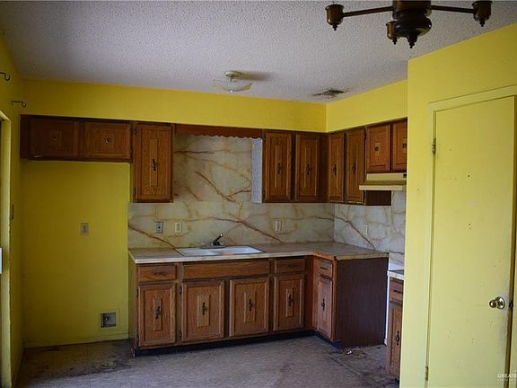 4th image of 1213 Barnes St