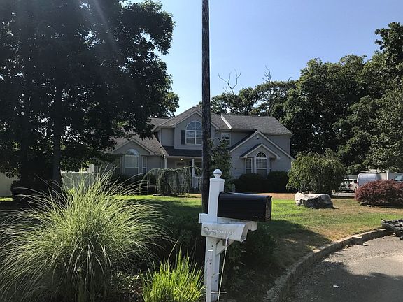 2nd image of 12 Pine Cone Ct