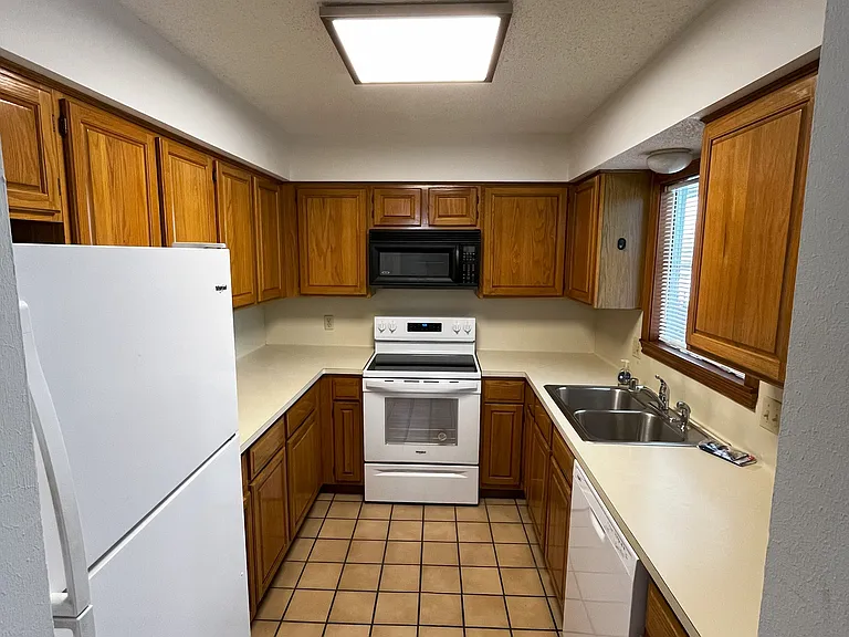 4711 W Alabama St #E — Photo 10