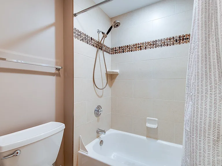 344 Kildare Ct — Photo 20