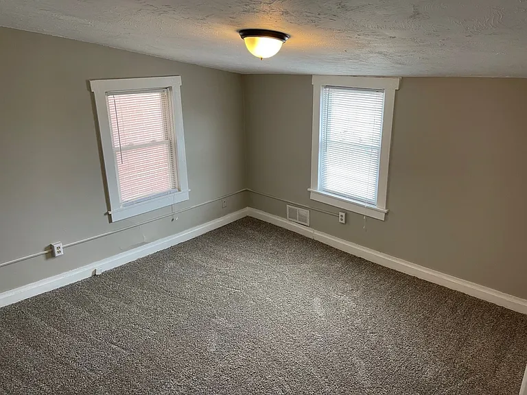 19 E Lancaster St — Photo 10