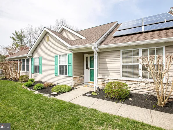 26 Skyline Dr, Lakewood, NJ 08701