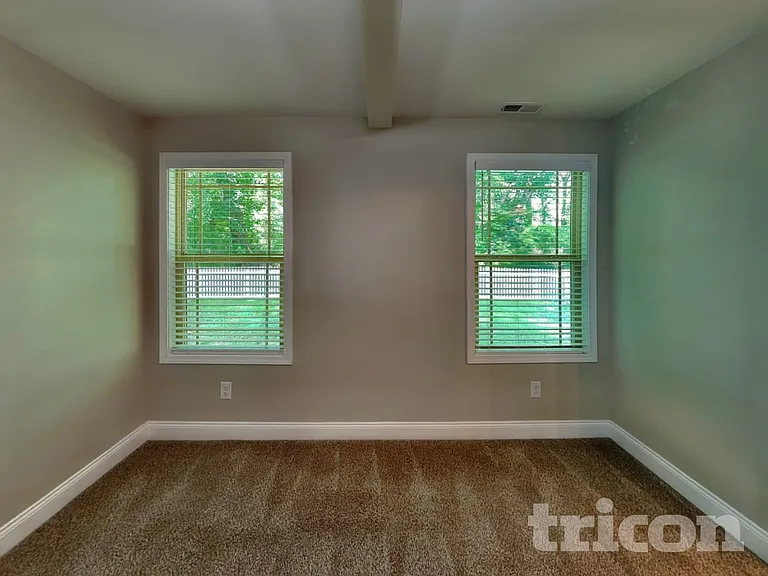 223 Fieldstone Ln — Photo 6