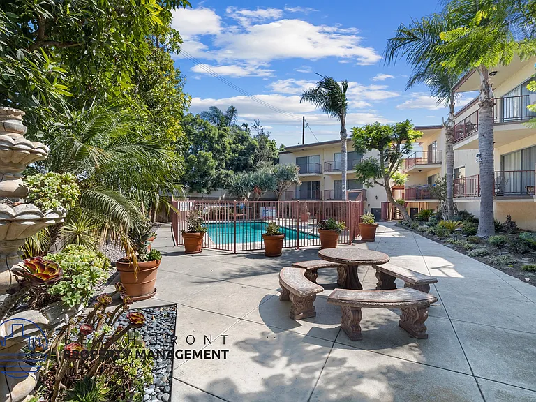 3320 Redondo Beach Blvd — Photo 11