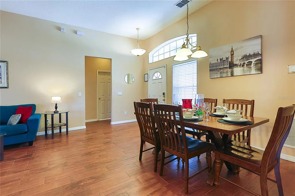 3 bed, 2.0 bath, 1600 sqft, $2,295 — Photo 4