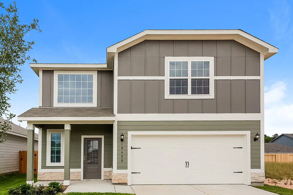 4 bed, 2.5 bath, 2203 sqft, $1,925 — Photo 1