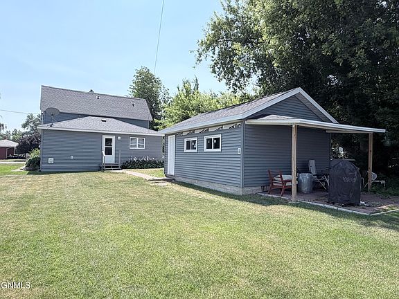 2nd image of 1053 3rd St N