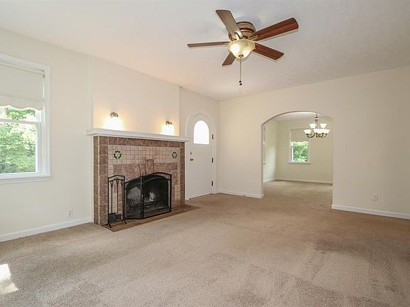 4th image of 1600 Emerson Ave