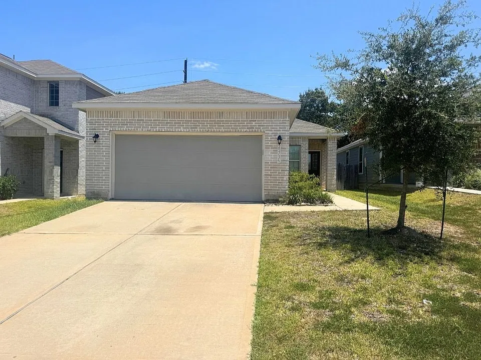 25734 Boxwood Hedge Ln