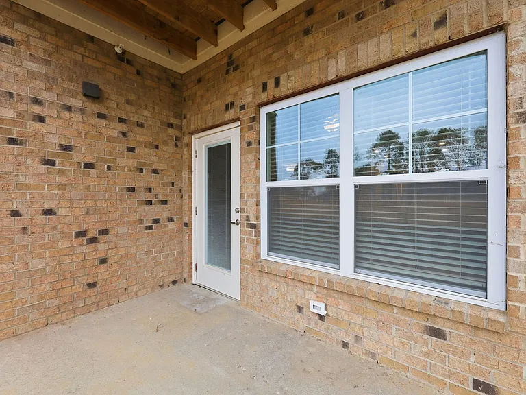 190 Grove Cir #104 — Photo 29