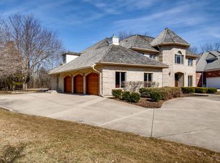 116 Saint Francis Cir, Oak Brook, IL