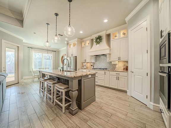 4th image of 4028 Hidden Hills Cir