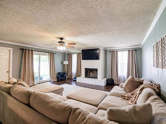 3rd image of 415 Westview Dr