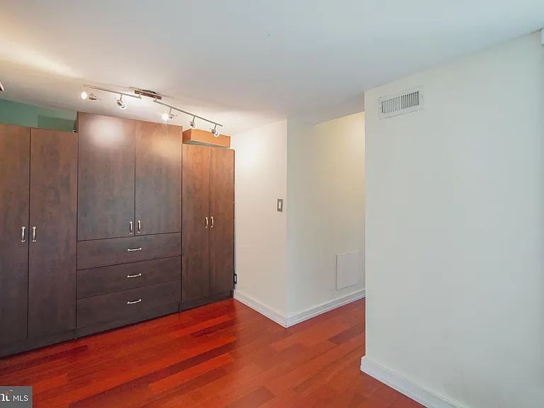 2619 South St #3 — Photo 11