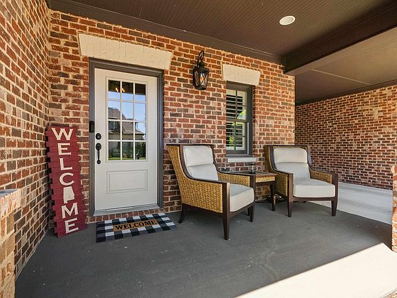 4th image of 301 Kilkerran Ln