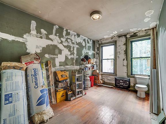 5th image of 233-235 Boyd Ave