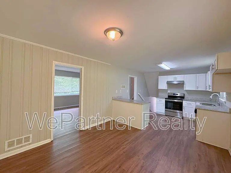2223 Shamrock Dr — Photo 3
