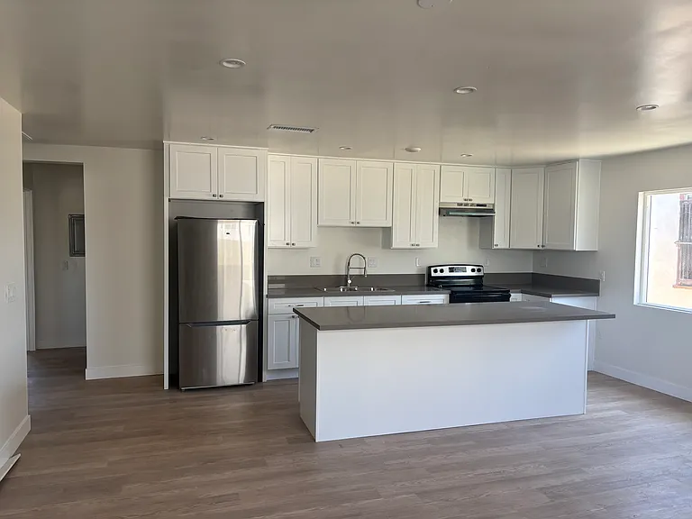 10422 S Broadway #1/2 — Photo 2