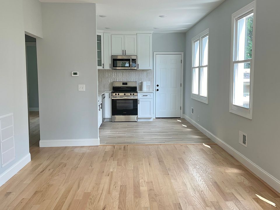 Open concept living area/kitchen