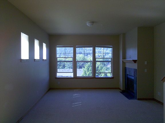 5th image of 216 Ashley St APT 201